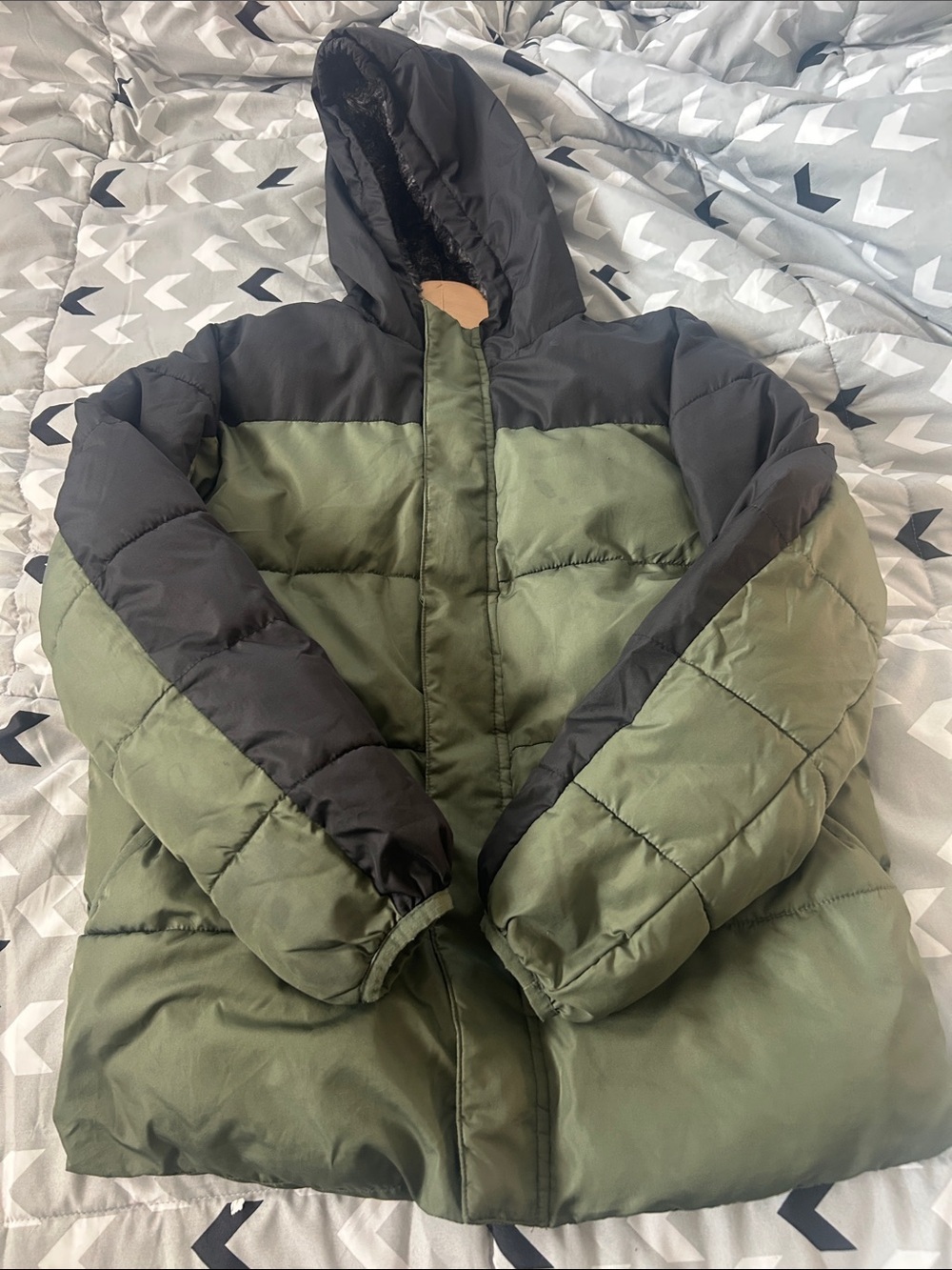 wonder nation Olive & Black Two-Tone Puffer Jacket - Picture 3 of 6